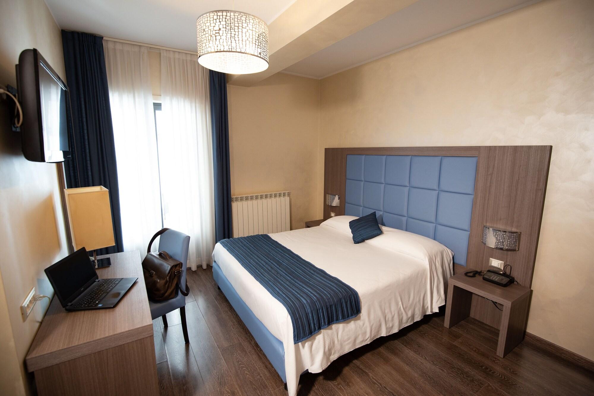 Hotel La Compagnia Del Viaggiatore L'Aquila Exterior photo